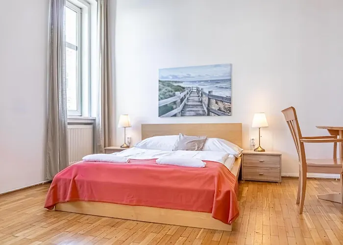 Affordable 2br Near Wiener Stadthalle דירה