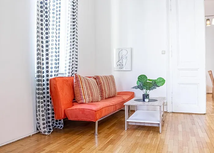 Affordable 2br Near Wiener Stadthalle דירה וינה